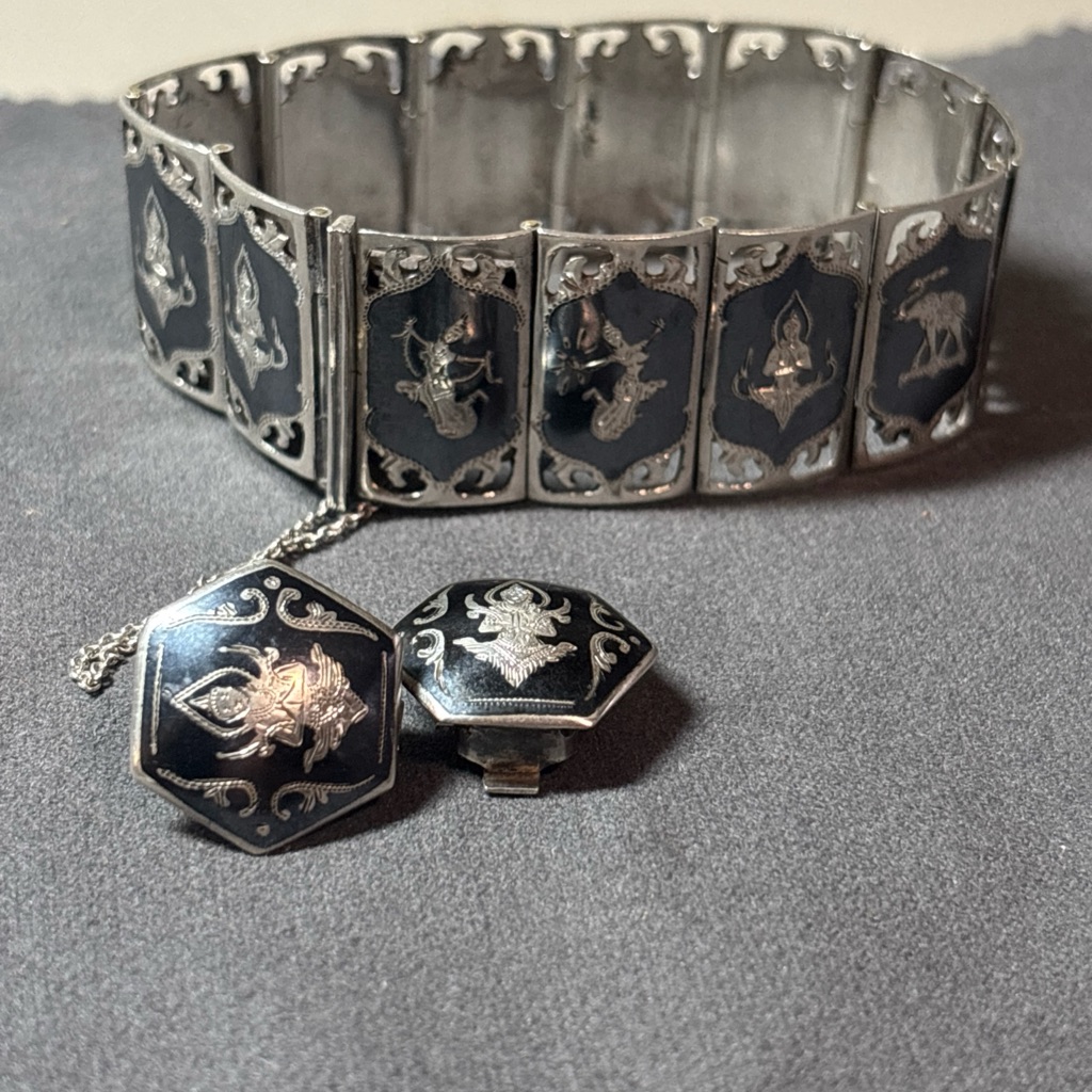 Vintage Sterling Silver Siam Stamped Link Bracelet And Earrings 7in